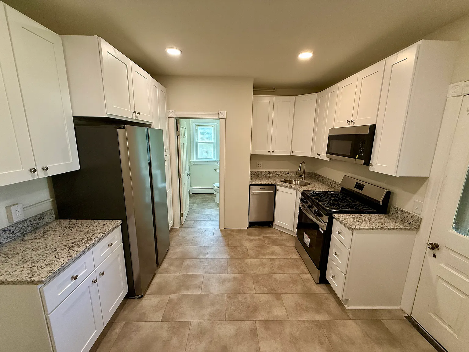 4 bed, 1500 sqft, $2,250 — Photo 3