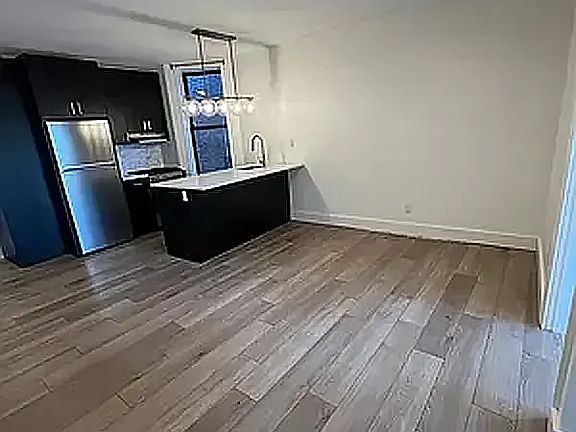 4th image of 28 Cooper St #203
