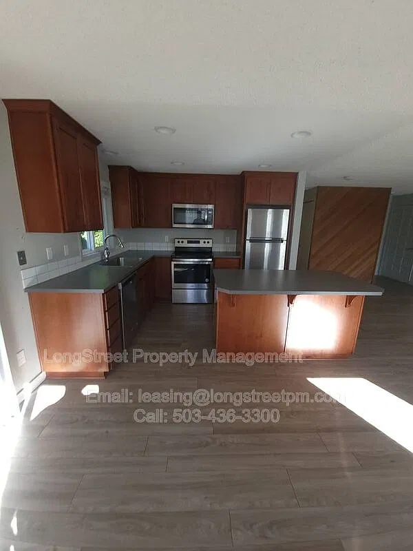 2 bed, 1.5 bath, 1001 sqft, $1,695 — Photo 4