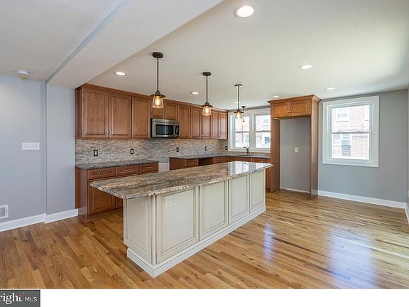 5th image of 301 Spruce St