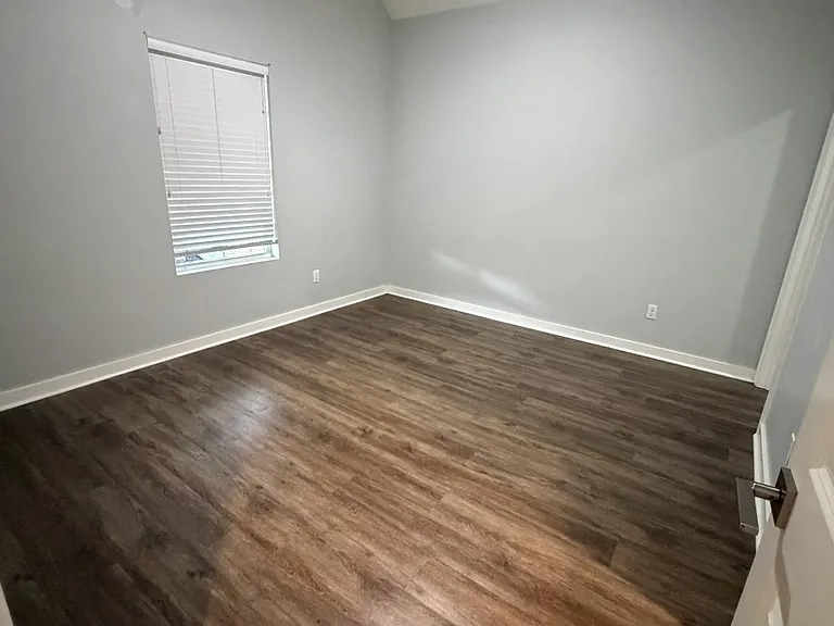 1402 General Mouton Ave — Photo 6