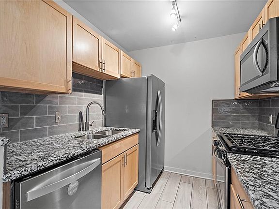 2nd image of 600 E 8th St APT 6T