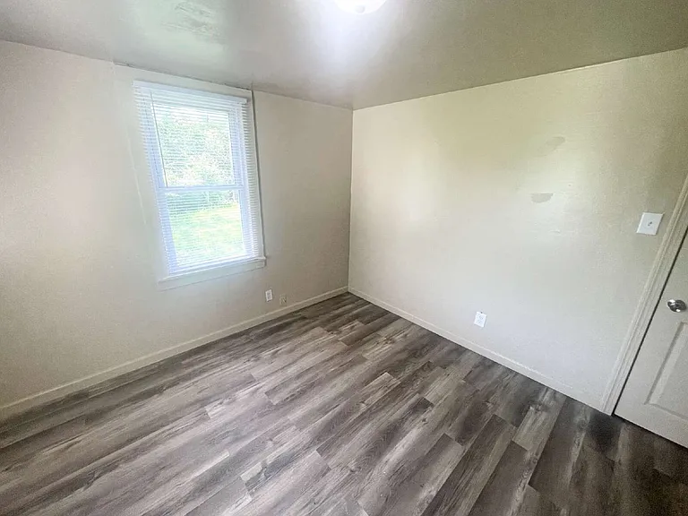 3228 S State Ave — Photo 3