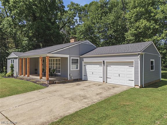 2nd image of 1693 Meadowlane Dr SE