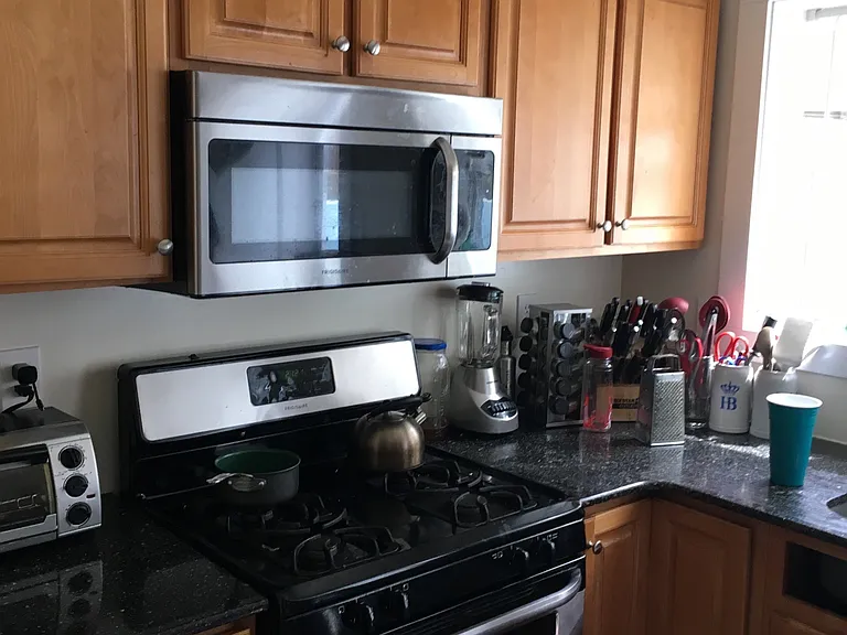 1236 Peters St — Photo 2