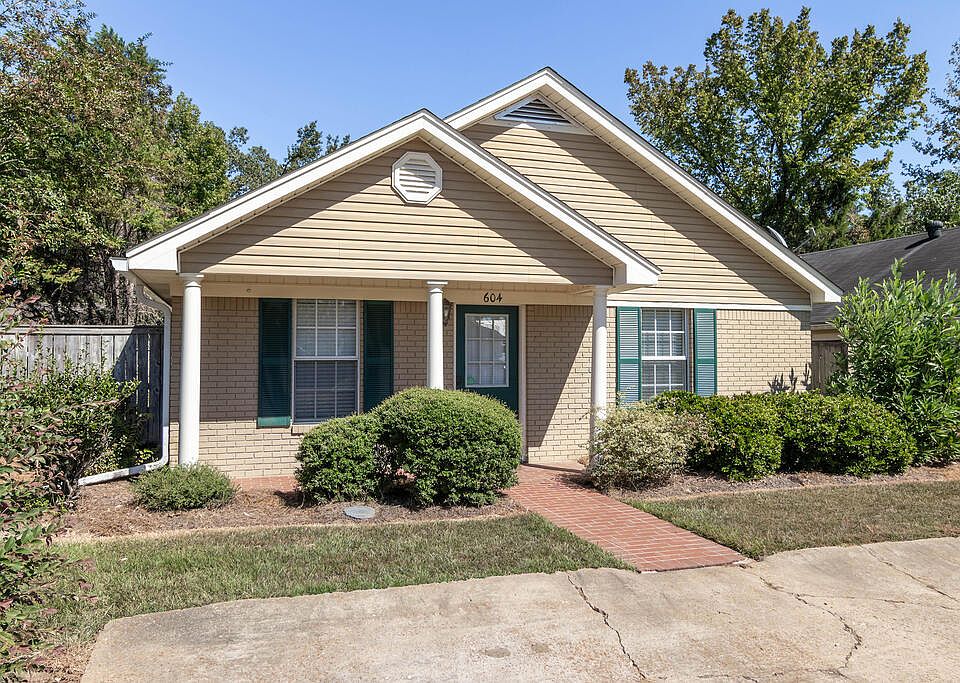1st image of 604 Huntington Pl