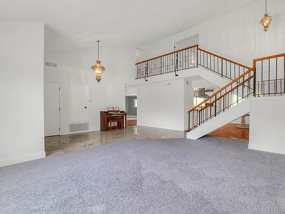 5th image of 23137 Cuervo Dr