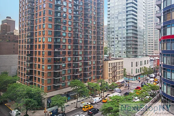 Sold by NextStopNY | media 20