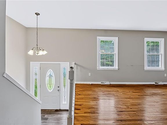 5th image of 15 Circle Dr