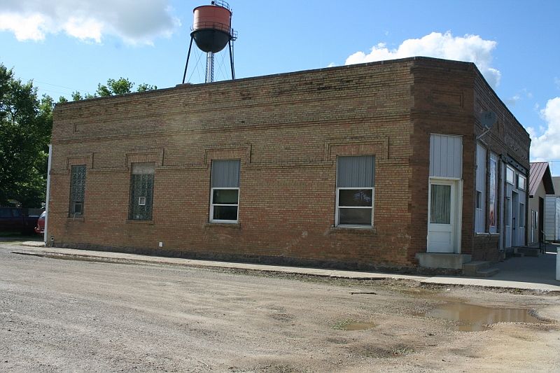 2nd image of 413 Maple St