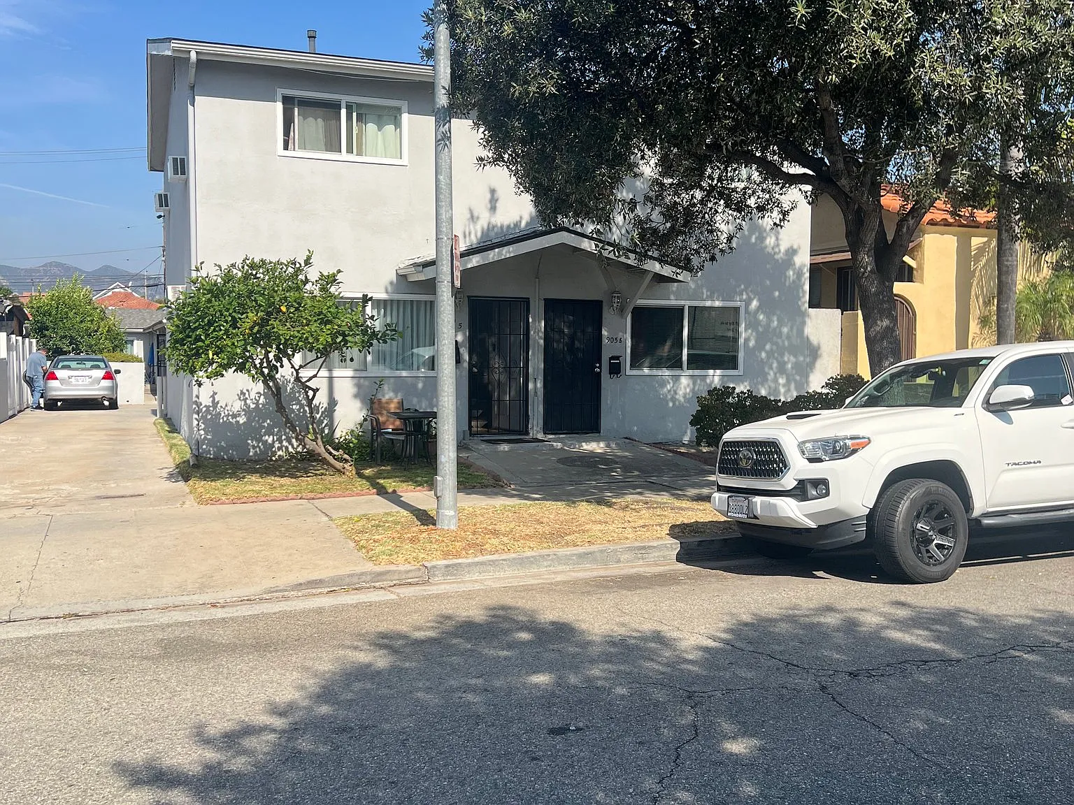 Appliances washer/dryer included. Near Horace Mann Elementary school — Photo 1