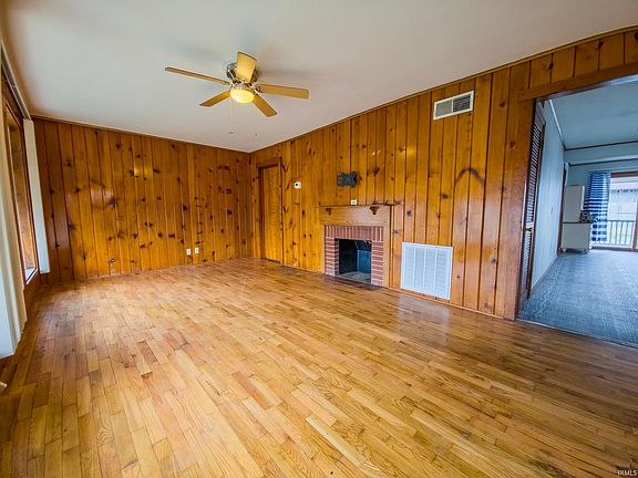 3rd image of 2027 College Dr
