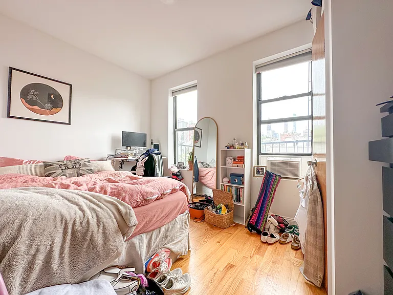 261 W 21st St #28 — Photo 3