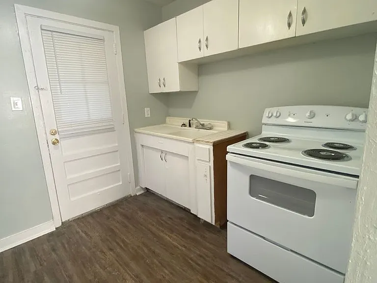 3930 Roswell Dr — Photo 8