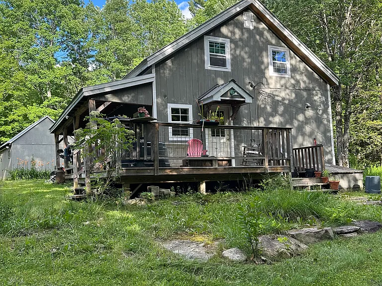 1145 Little Pond Rd — Photo 1