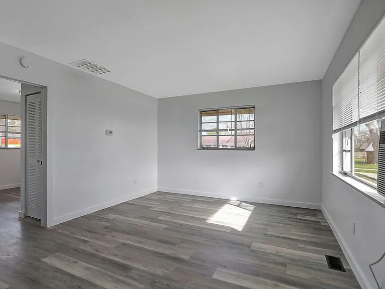 ENGLEWOOD APARTMENTS — Photo 35