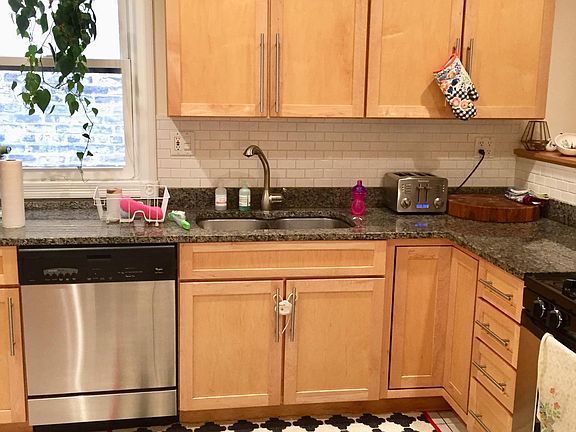 4th image of 2915 N Albany Ave #2