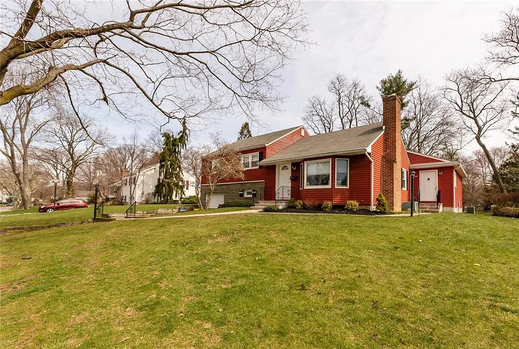 3 Fairview Ave photo 1