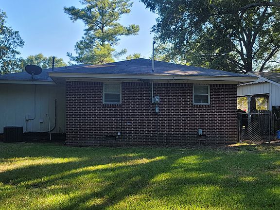 2nd image of 3201 Lilac St