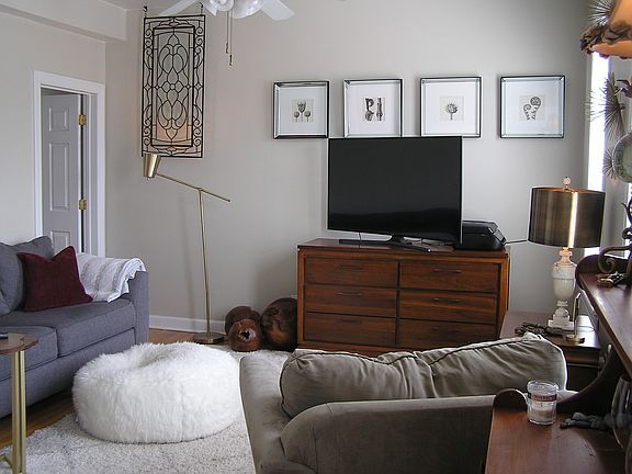 2nd image of 1900 W Dickens Ave APT 3R