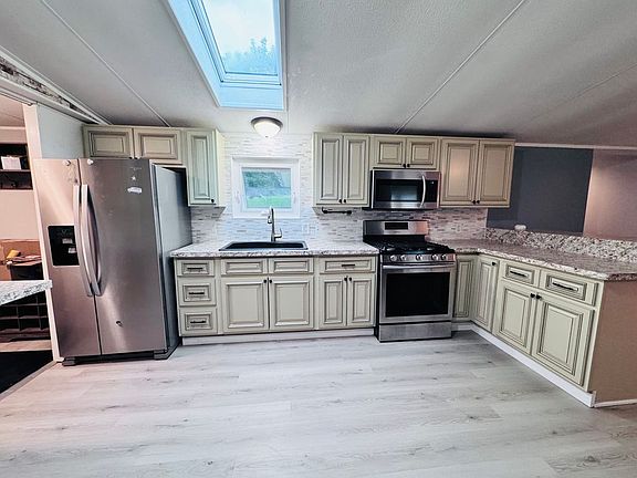3rd image of 2475 Freshour Rd
