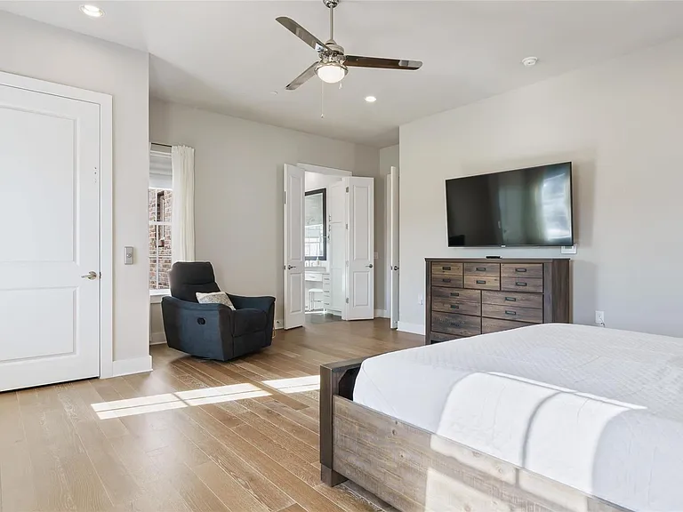 1411 Town Creek Dr #4 — Photo 23