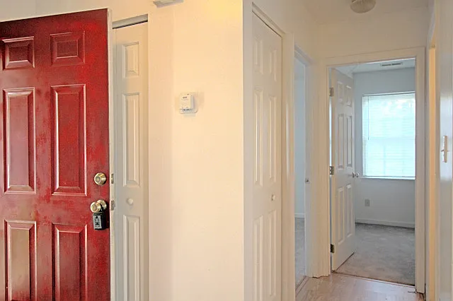 304 Gladstone Dr — Photo 4