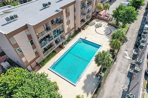 2nd image of 1900 W 68th St APT B202