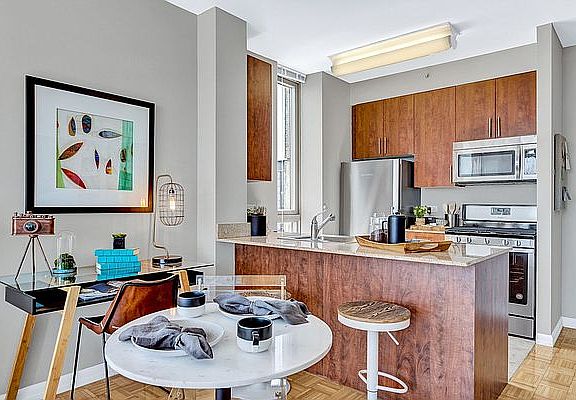 5th image of 888 Main St APT 428