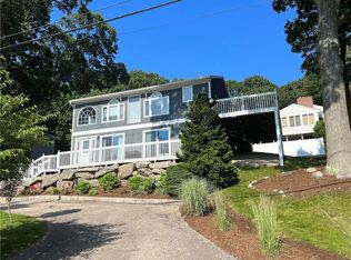 57 Saybrook Ave, Narragansett, RI 02882