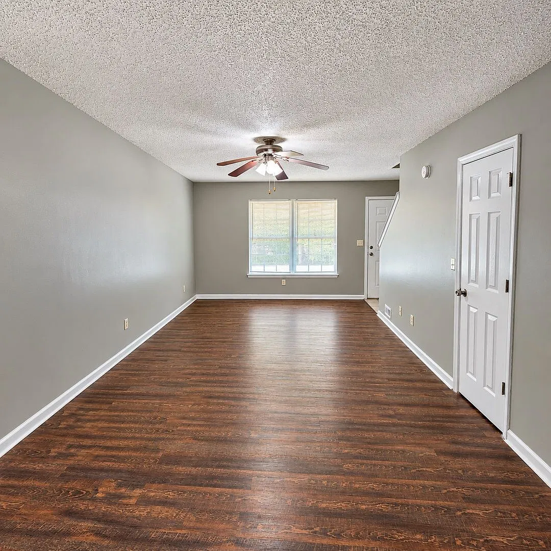 2 bed, 1.5 bath, 1000 sqft, $1,100 — Photo 1