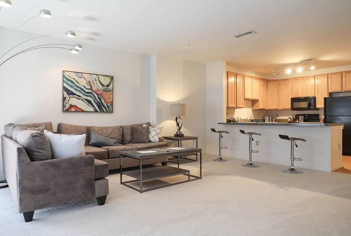 Building Photo - Symphony Center Apartments