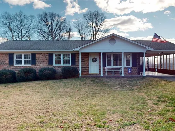 165 Noonkester Dr, Mount Airy, NC 27030