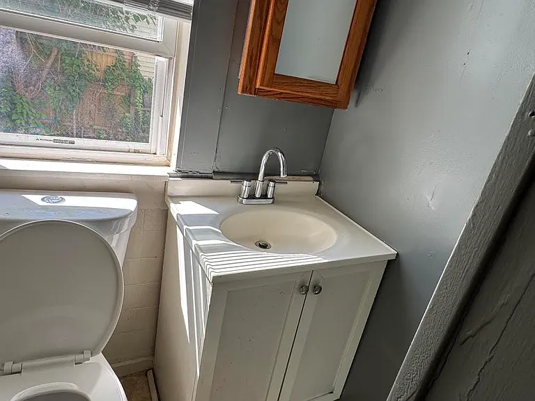 107 College St #1R — Photo 17