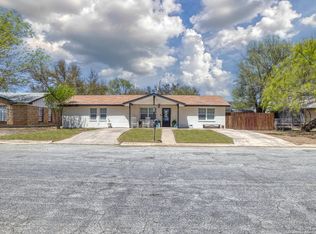 722 Barton St, Uvalde, TX 78801