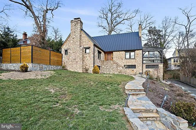 2347 S Arlington Ridge Rd — Photo 23