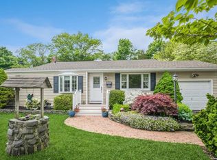 21 Heath Ln, East Northport, NY 11731