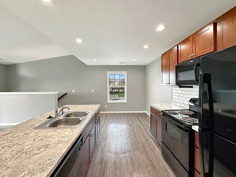 2303 N Broadway St — Photo 58