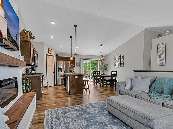 5th image of 1802 Perennial Ln NE