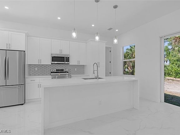 3rd image of 313 Vermont Way