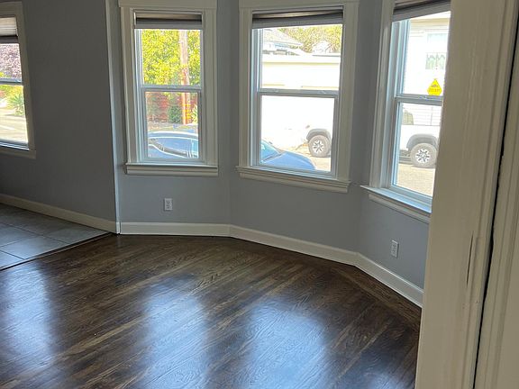 Bay window dining area