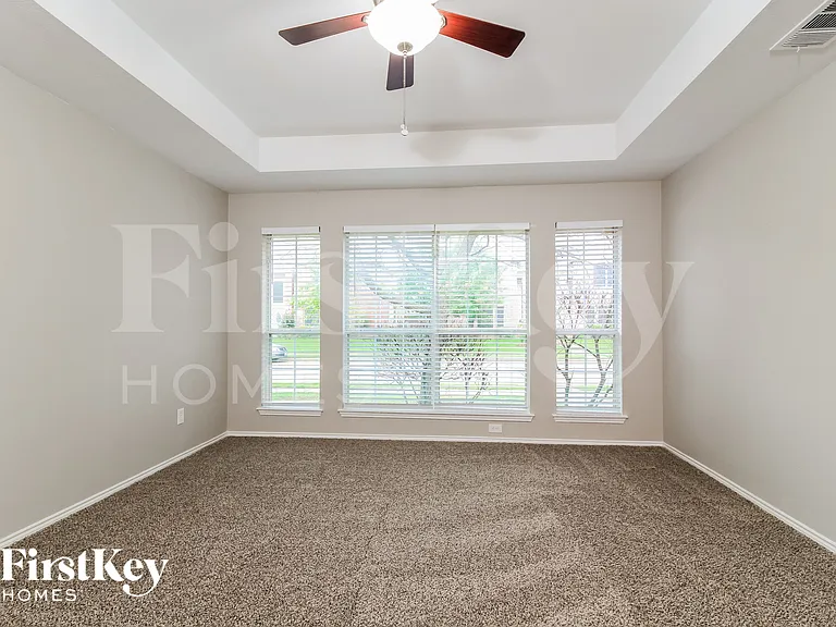 1233 Logan Dr — Photo 9