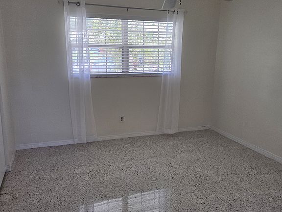 5th image of 1020 19th Ave N #1