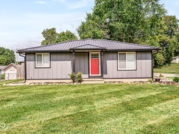 28 S Sugar Creek Dr, New Palestine, IN 46163