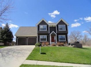 100 Southfork Rd, Lansing, KS 66043