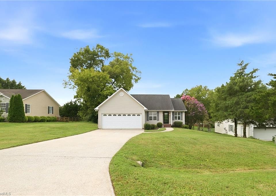 1st image of 153 Cloister Dr