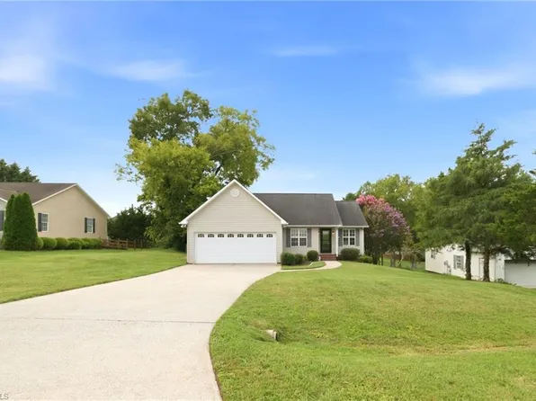 153 Cloister Dr, Mocksville, NC 27028
