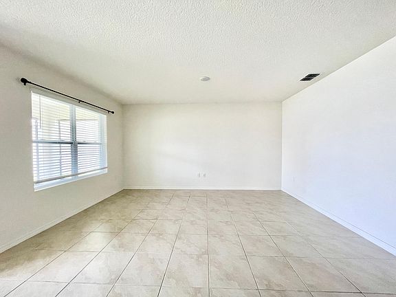4th image of 1668 Bay Breeze Dr