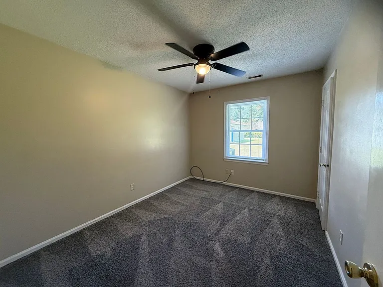411 Greenbriar Dr — Photo 11