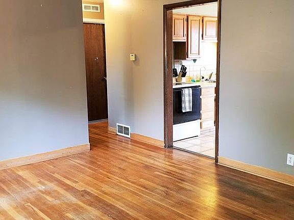 2nd image of 850 Plaza Dr